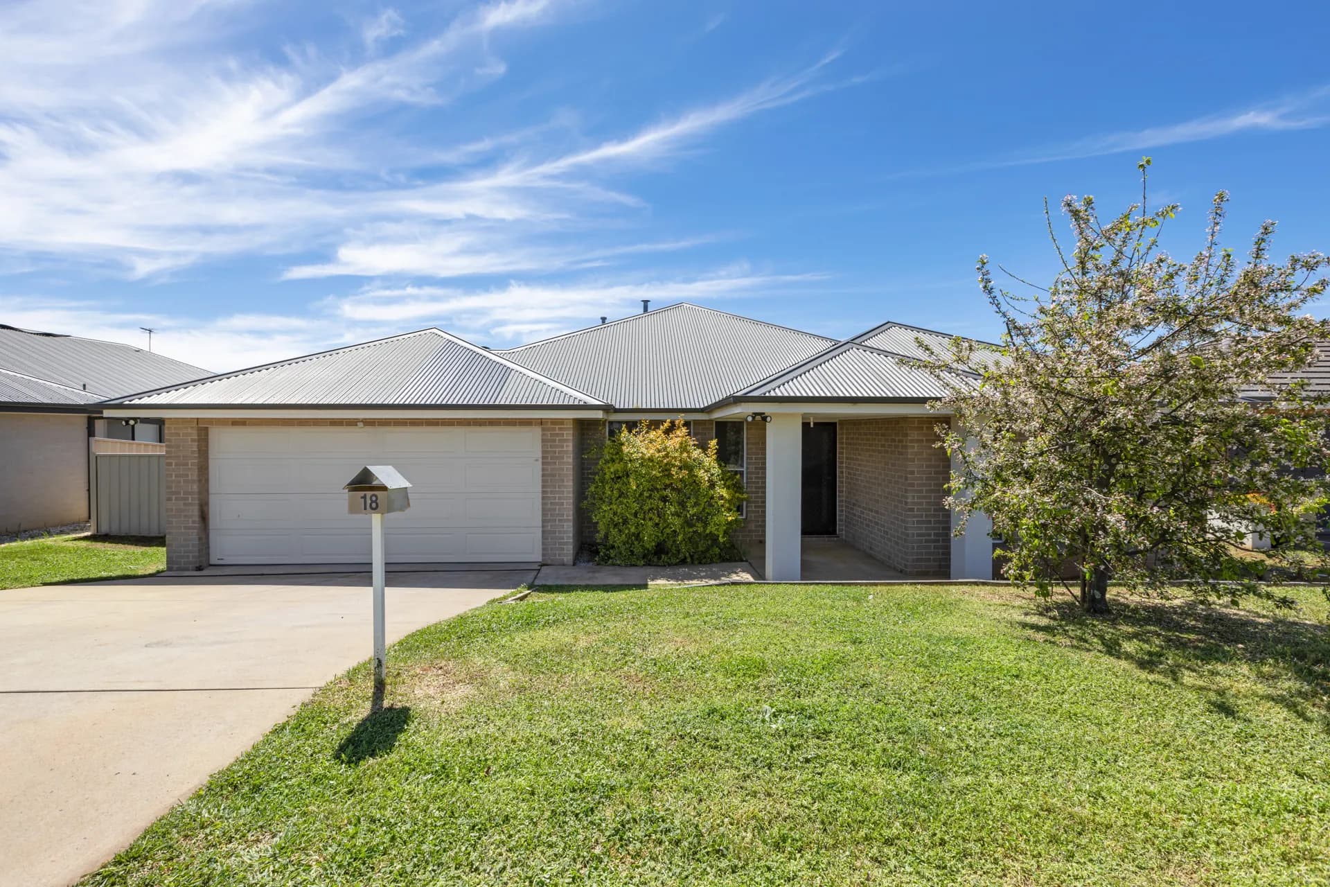 18 Robinson Court, Orange., Orange - Thumbnail 2