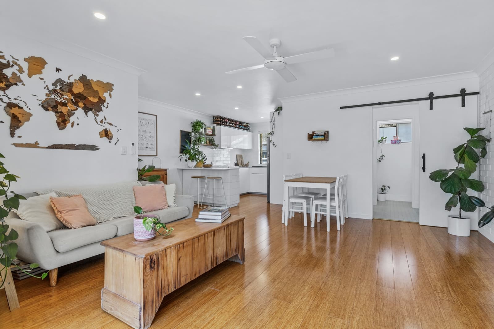 9/4 Phillip Street,Labrador, Labrador - Thumbnail 5