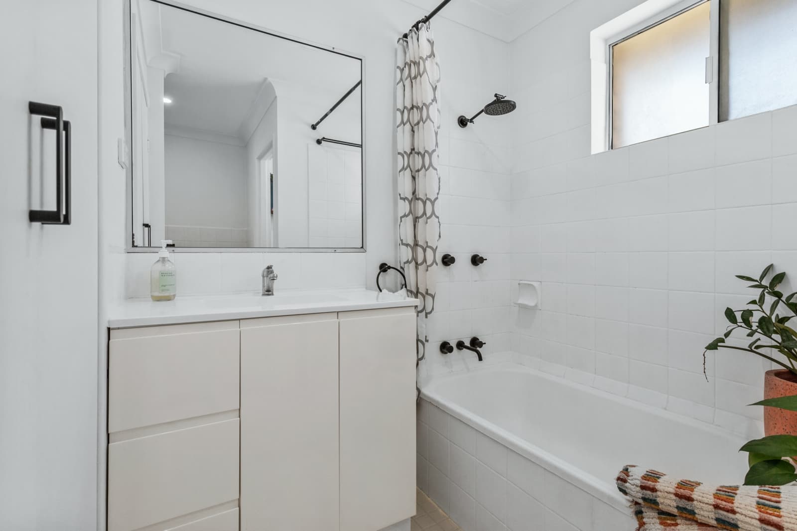 9/4 Phillip Street,Labrador, Labrador - Thumbnail 7