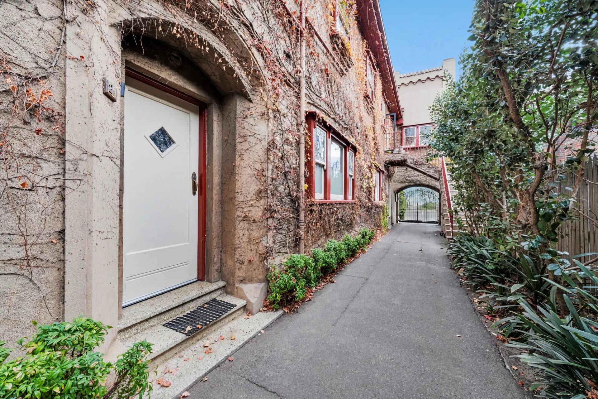 2A/19 Marine Parade, St Kilda, VIC, St Kilda - Thumbnail 2