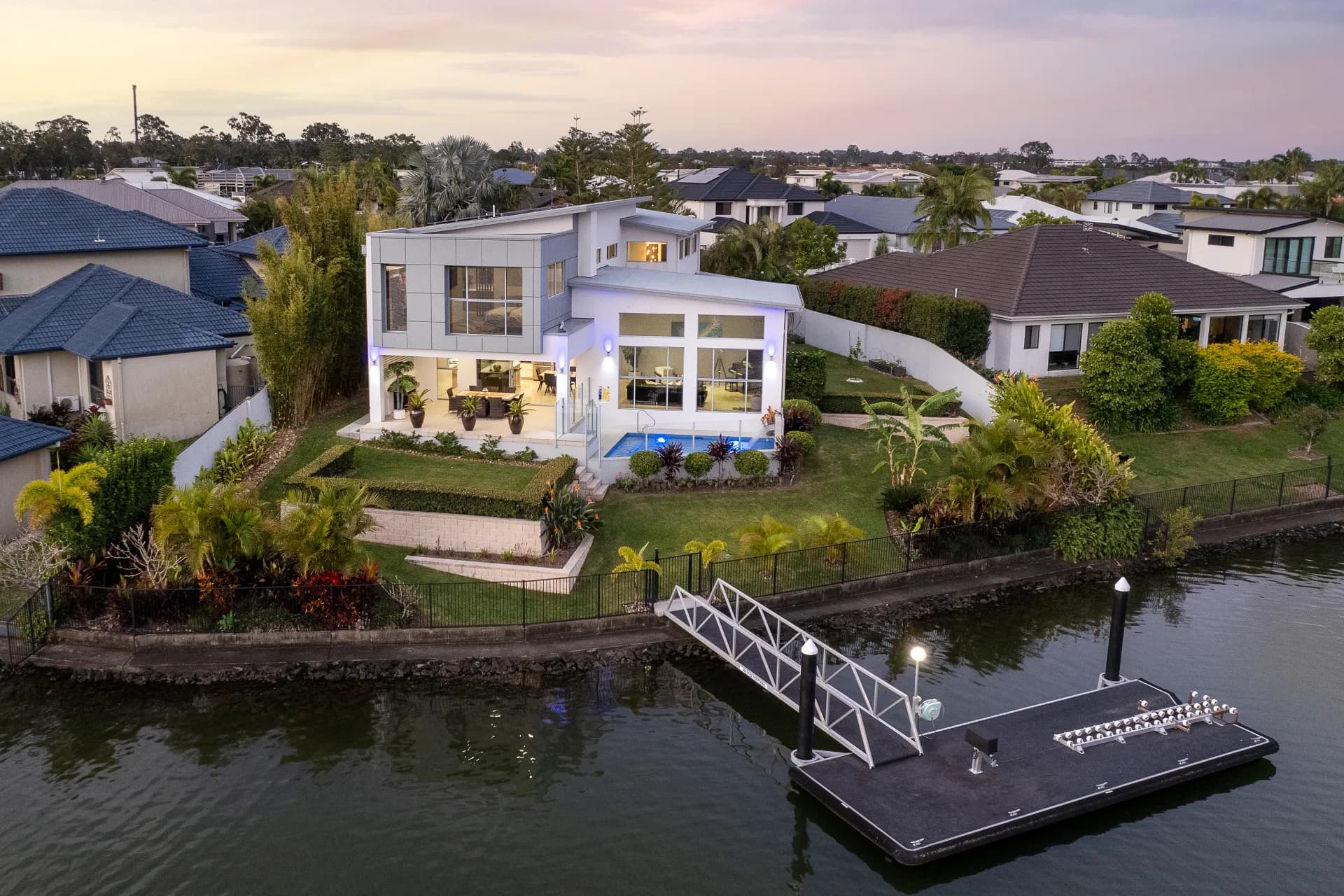 18 Ferrymans Court, Helensvale., Helensvale - Thumbnail 2