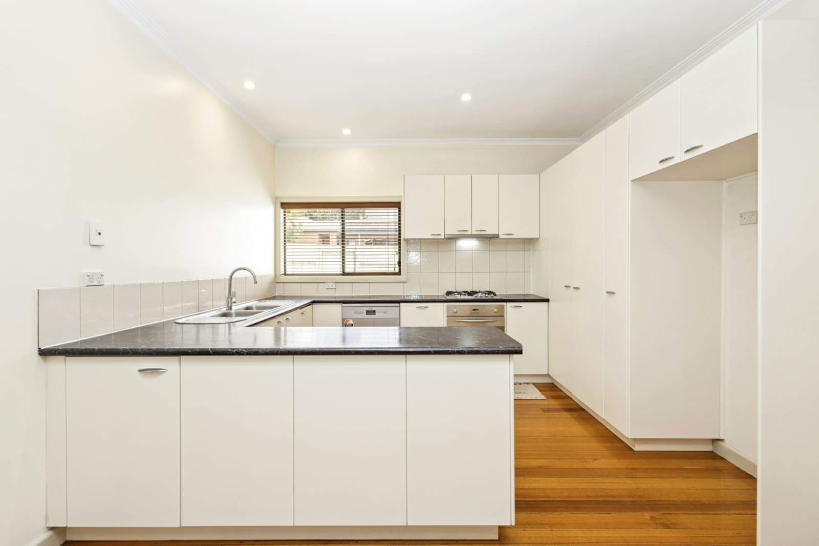 75 Condon Street,Kennington, Kennington - Thumbnail 3