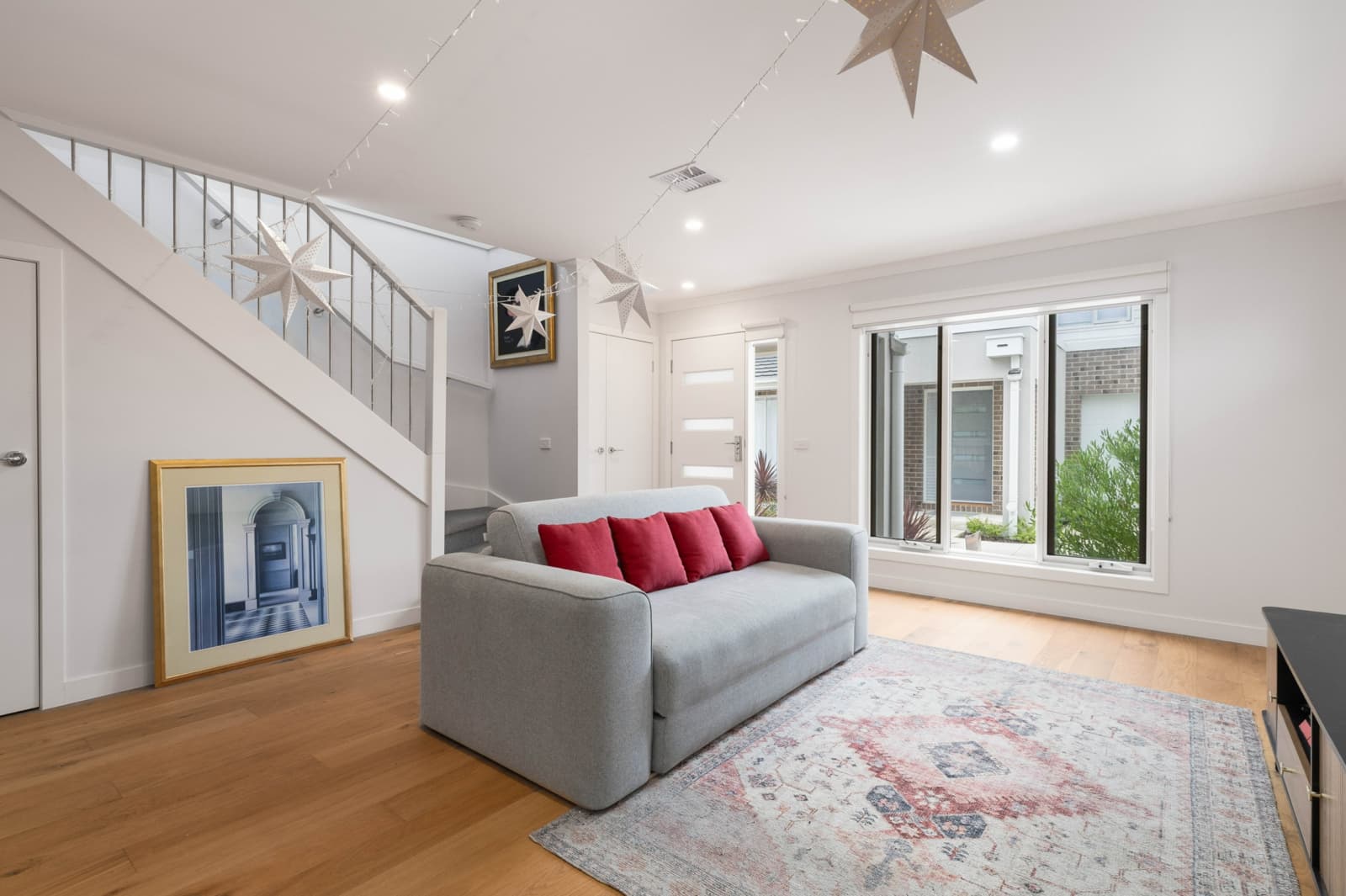 5 Eileen Close,Croydon, Croydon - Thumbnail 2