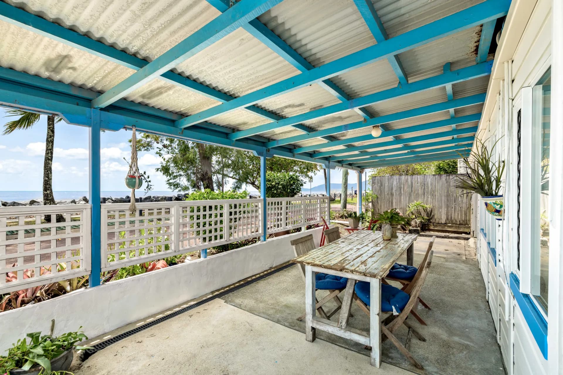 155 Oshea Esplanade, Machans Beach - Thumbnail 2