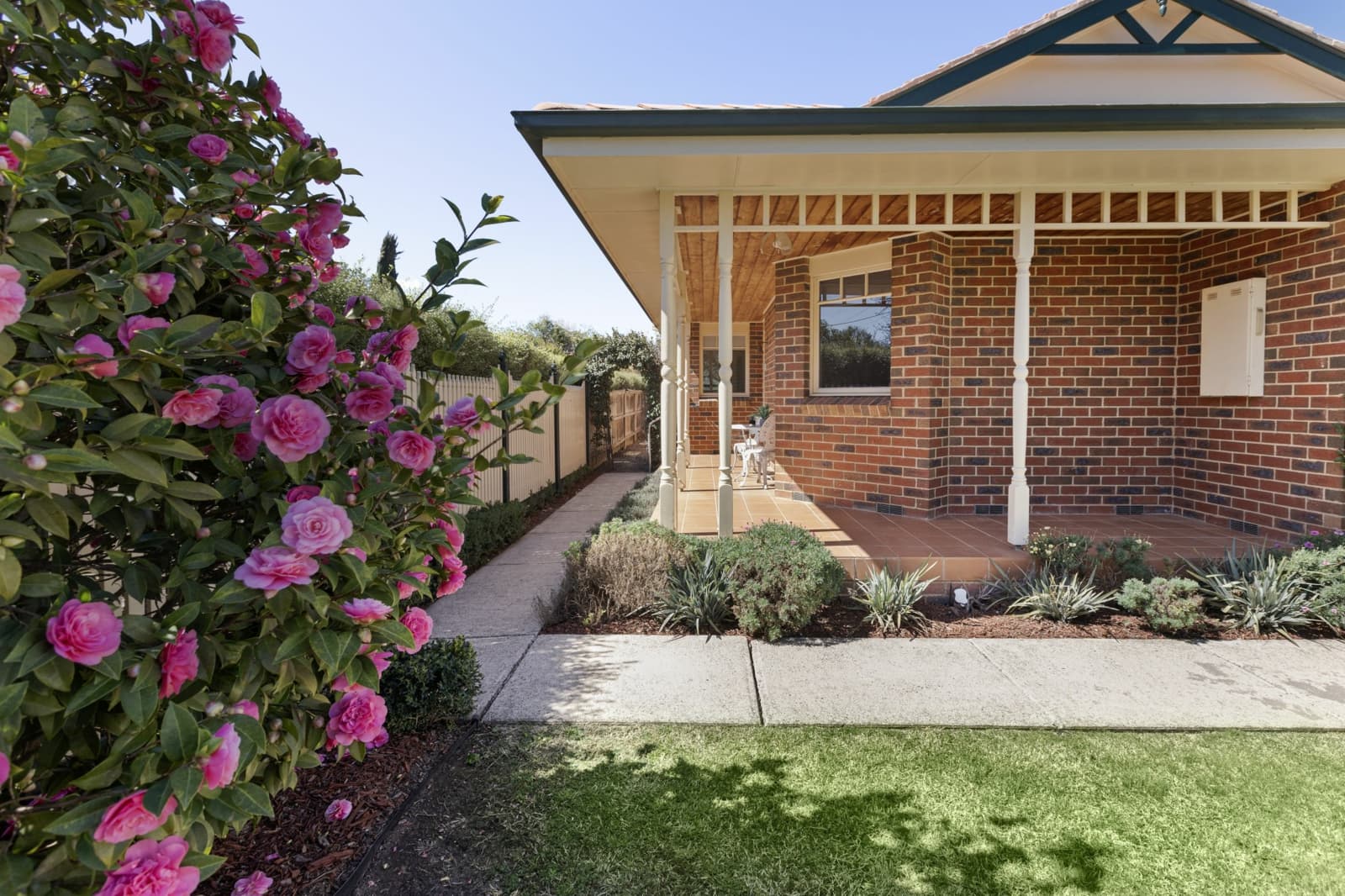 24 Kitchen Street,Mansfield, Mansfield - Image 1