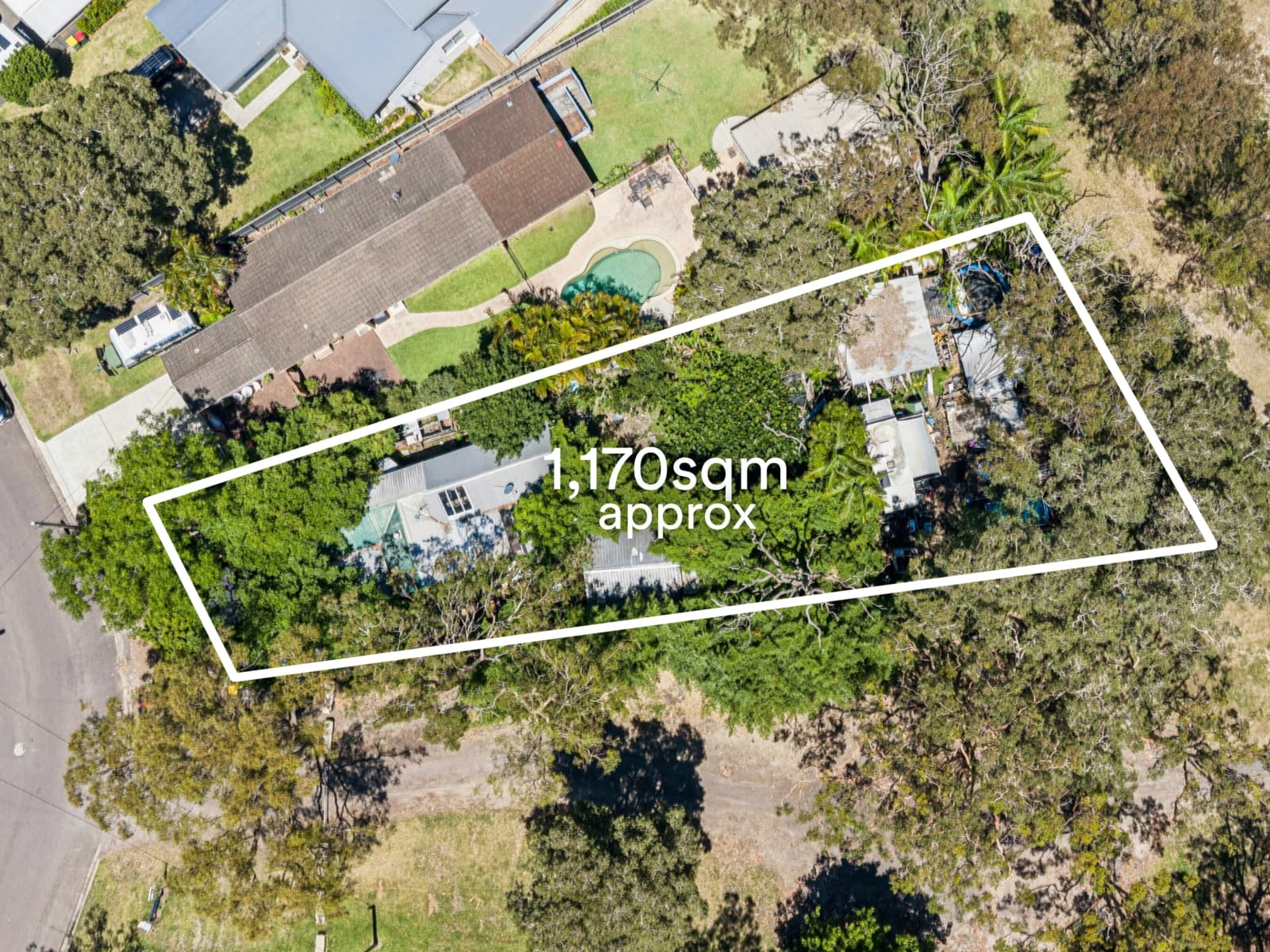 19 Moola Road,Buff Point, Buff Point - Image 1