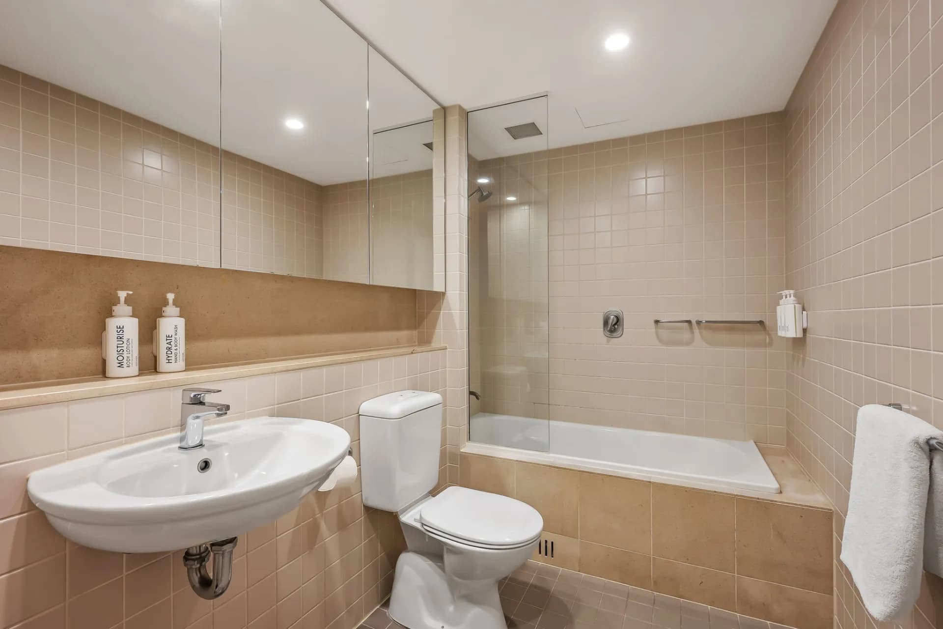 301/16 Holdfast  Promenade, Glenelg., Glenelg - Thumbnail 8