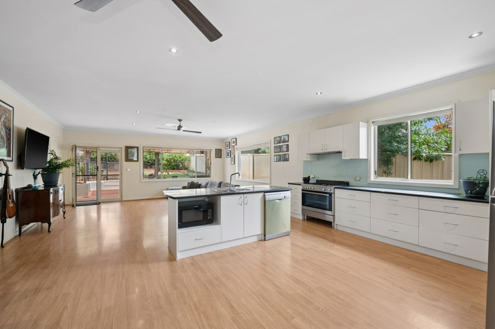 4 Eastern Road,Strathdale, Strathdale - Thumbnail 5