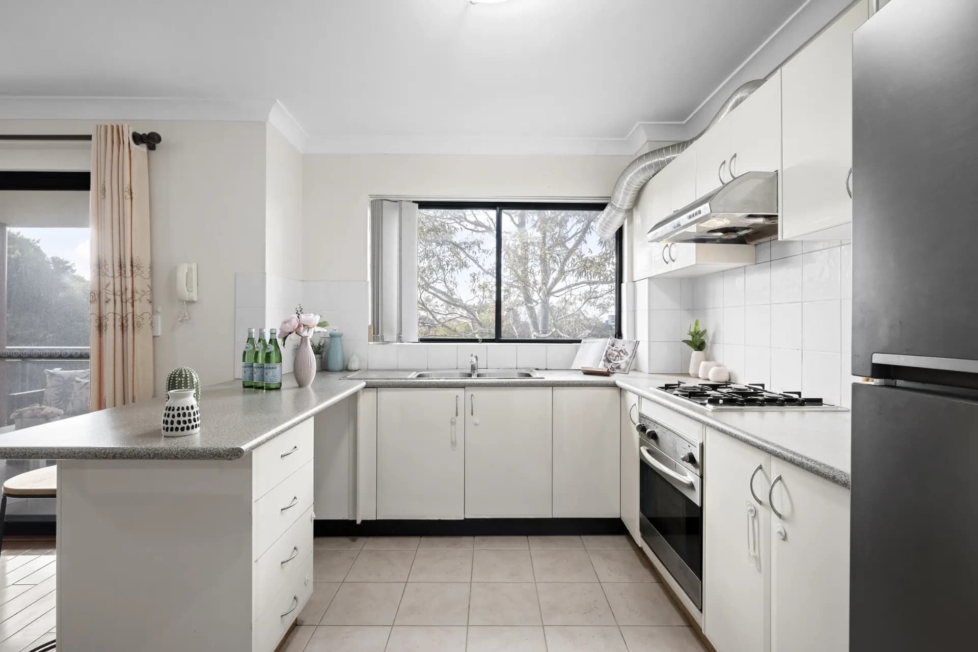 14/12-20 Mill Street, Carlton., Carlton - Thumbnail 3