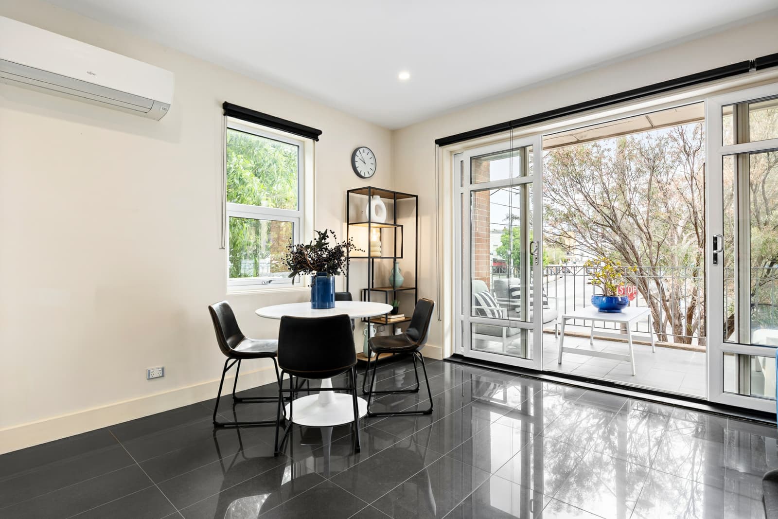 1/10 Carlisle Street,St Kilda, St Kilda - Thumbnail 3