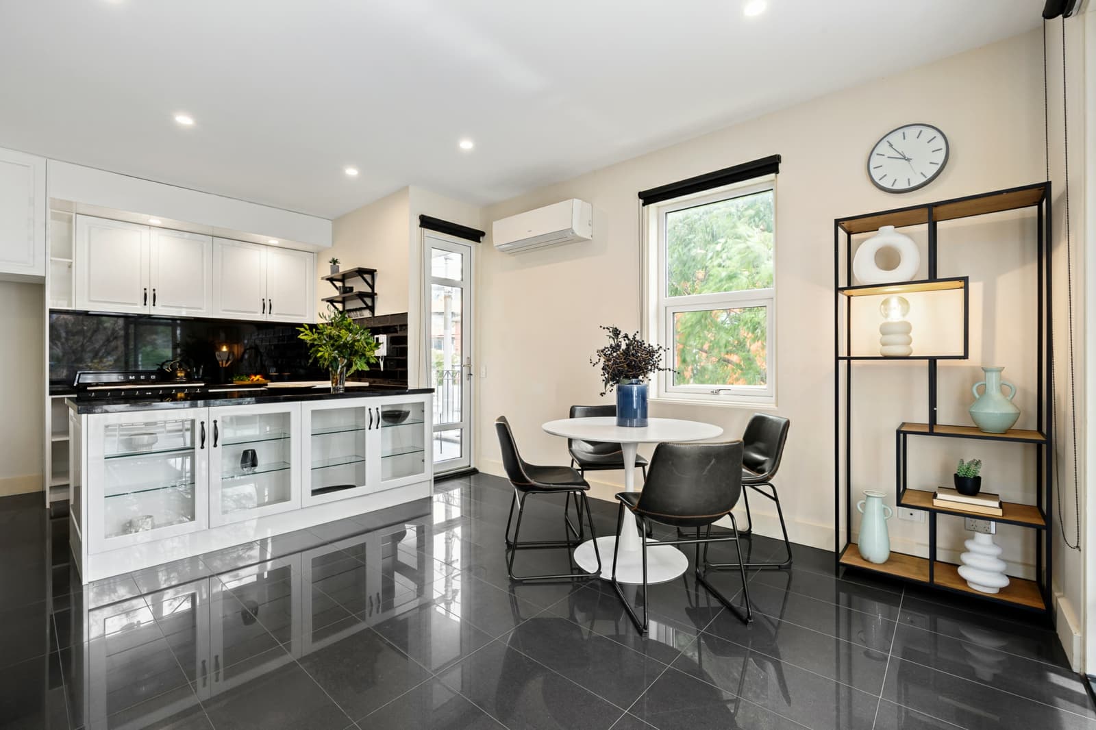 1/10 Carlisle Street,St Kilda, St Kilda - Thumbnail 4