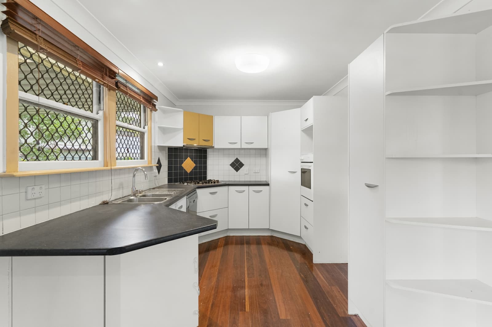 3 Karloo Street,Wynnum, Wynnum - Thumbnail 2