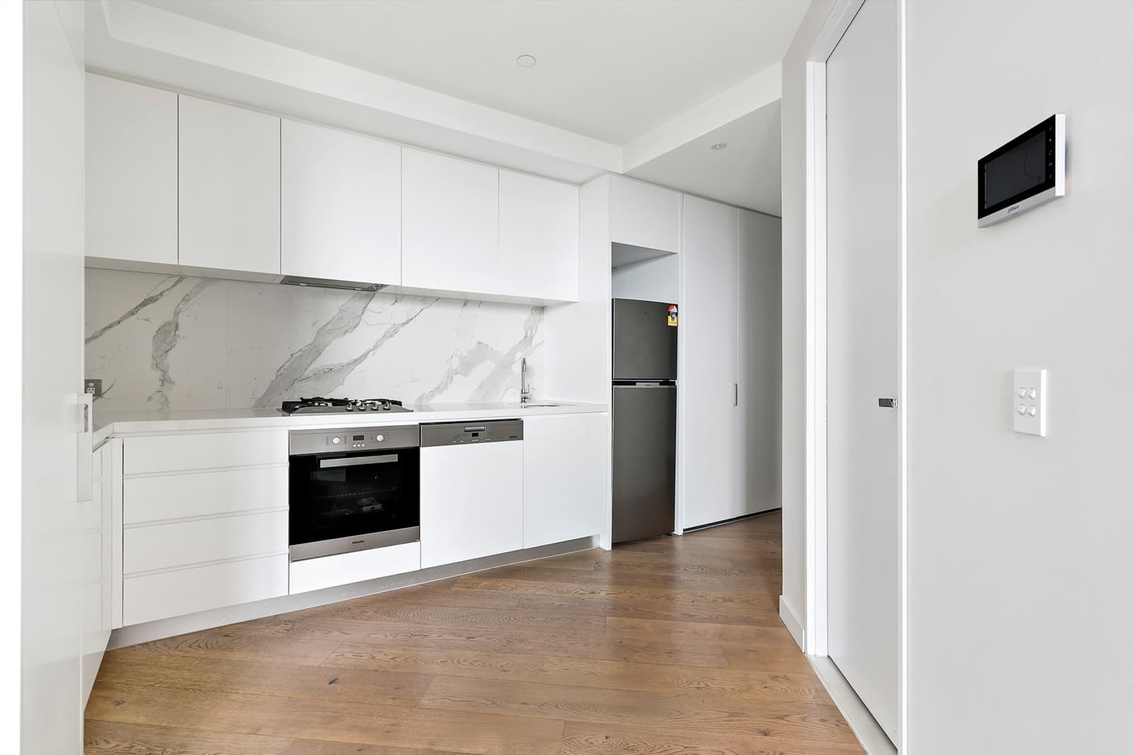 707/77 Queens Road,Melbourne, Melbourne - Thumbnail 3