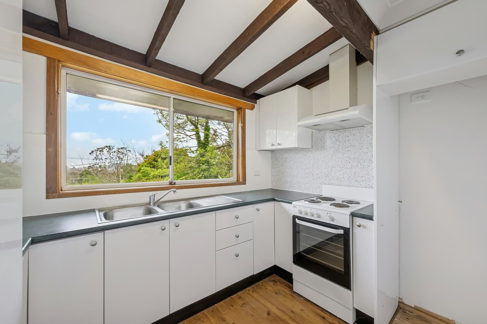 30 Flora Street,Wentworth Falls, Wentworth Falls - Thumbnail 3