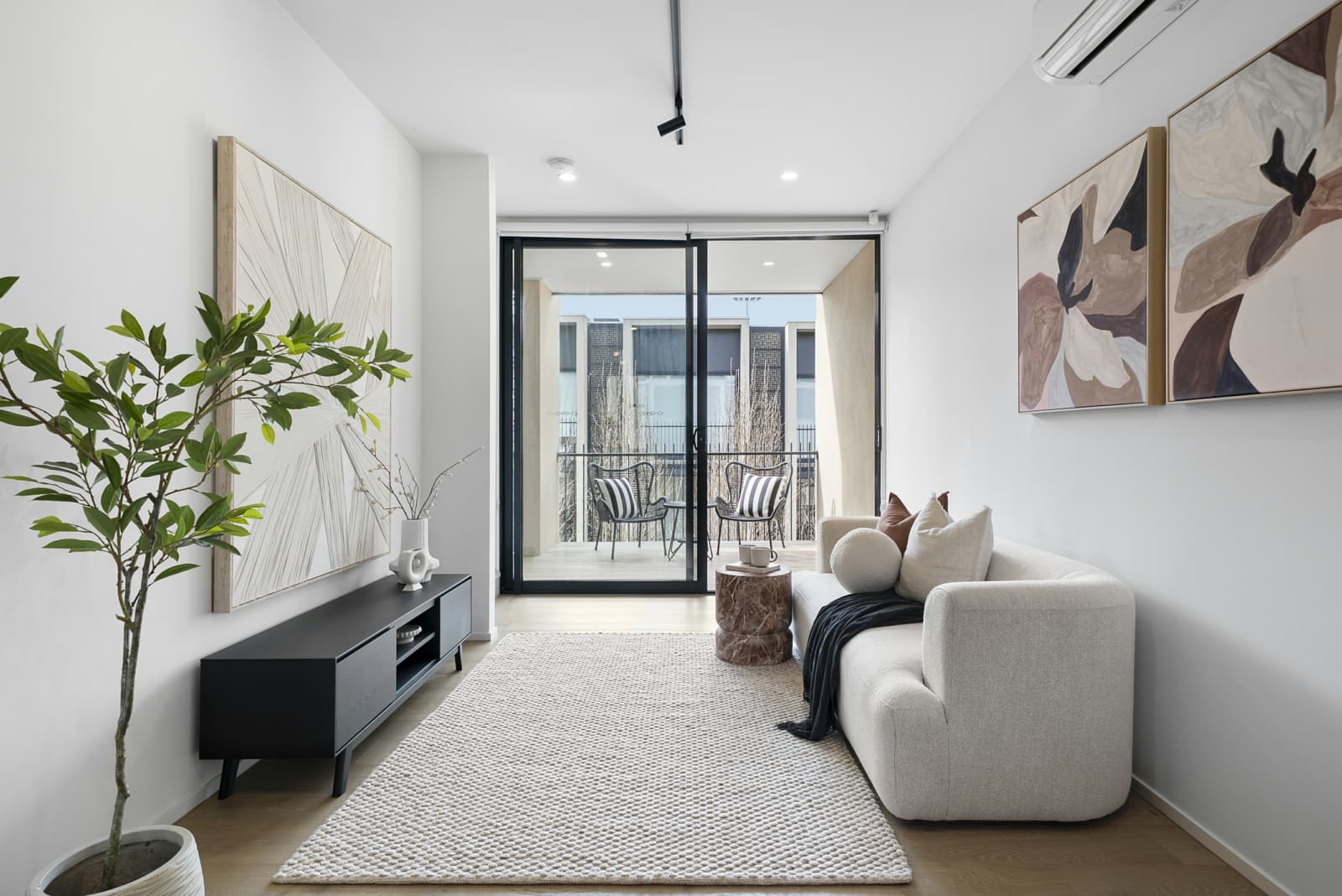 9 Peck Walk,Alphington, Alphington - Thumbnail 2