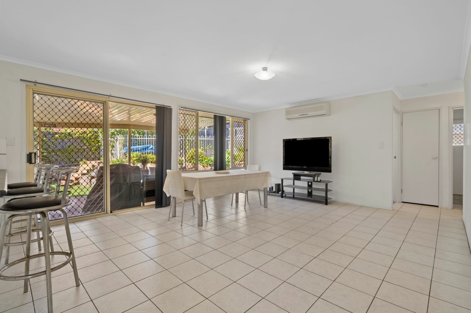 36 Chesterfield Crescent,Kuraby, Kuraby - Thumbnail 3
