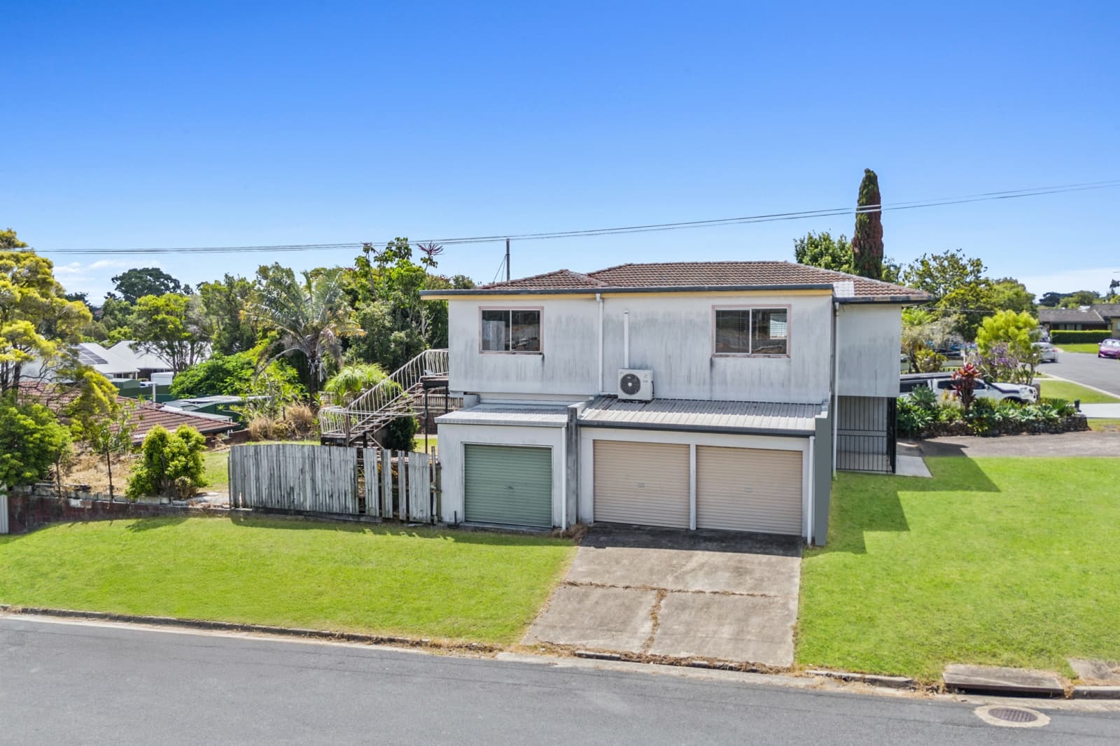 2 Beeka Street,Labrador, Labrador - Thumbnail 5