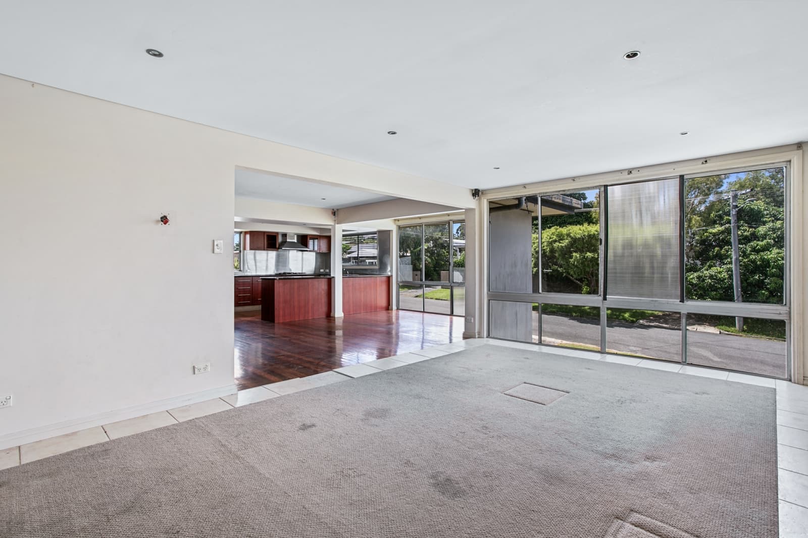 2 Beeka Street,Labrador, Labrador - Thumbnail 6