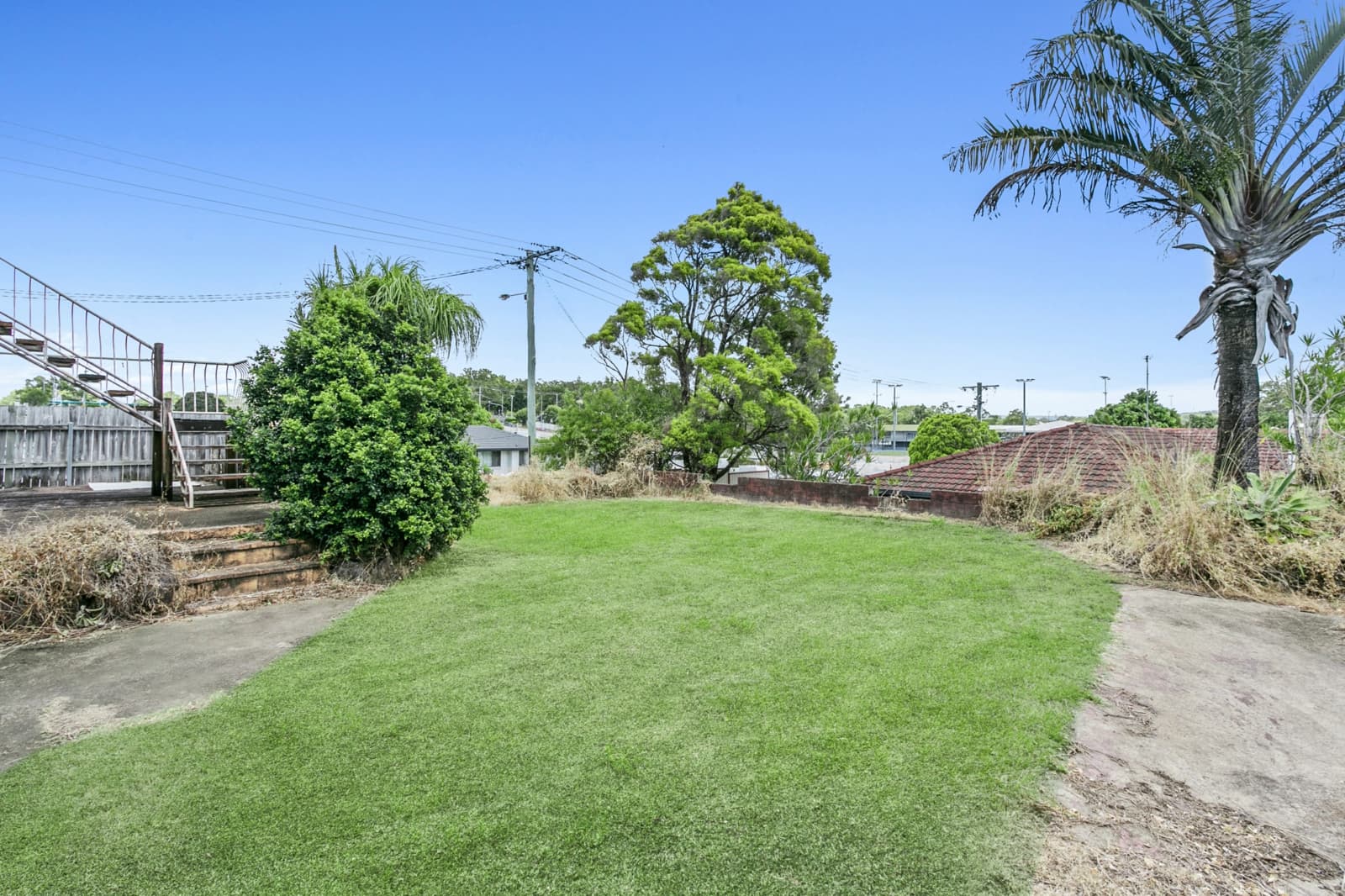 2 Beeka Street,Labrador, Labrador - Thumbnail 8