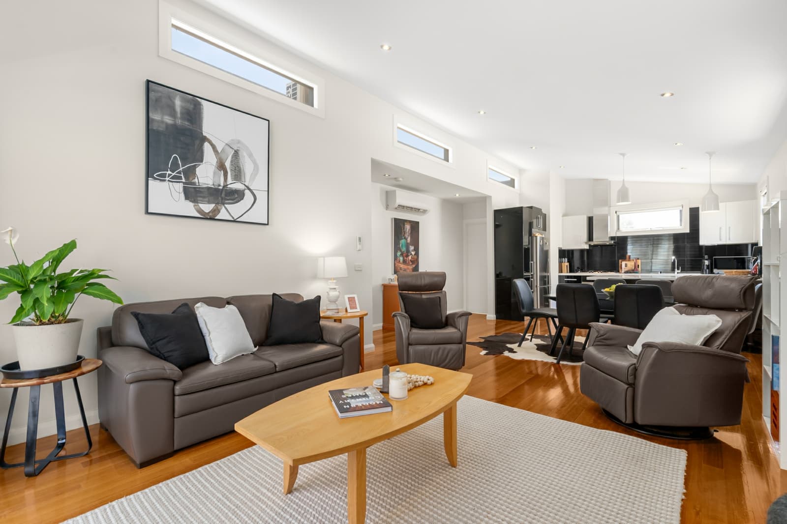 2C Newcastle Street,Thornbury, Thornbury - Thumbnail 2