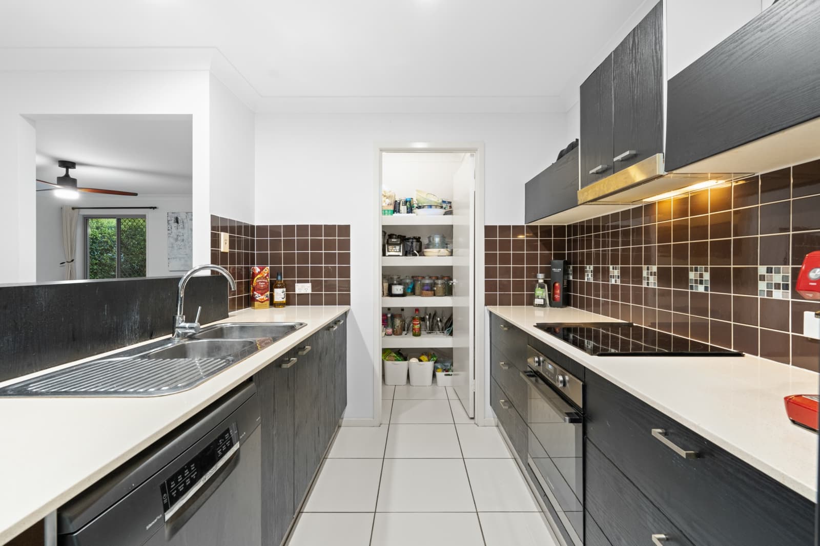 14 Whitsunday Place,Redland Bay, Redland Bay - Thumbnail 2