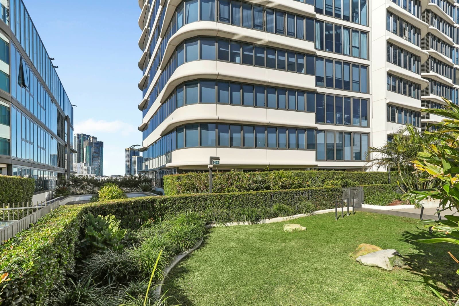 1902/11 Wentworth Place,Wentworth Point, Wentworth Point - Thumbnail 2