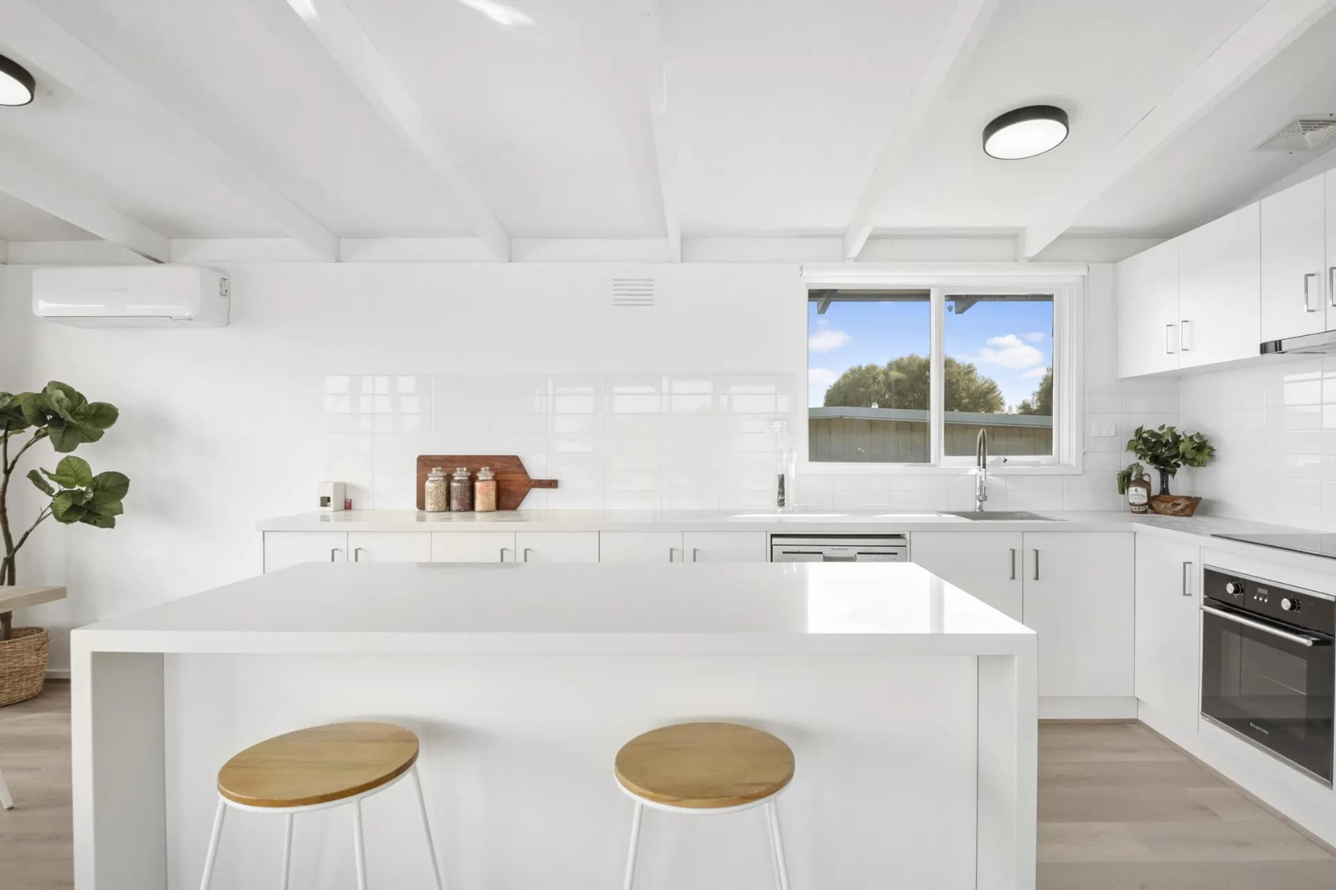 16 Ridley  Street, Blairgowrie, VIC, Blairgowrie - Thumbnail 2