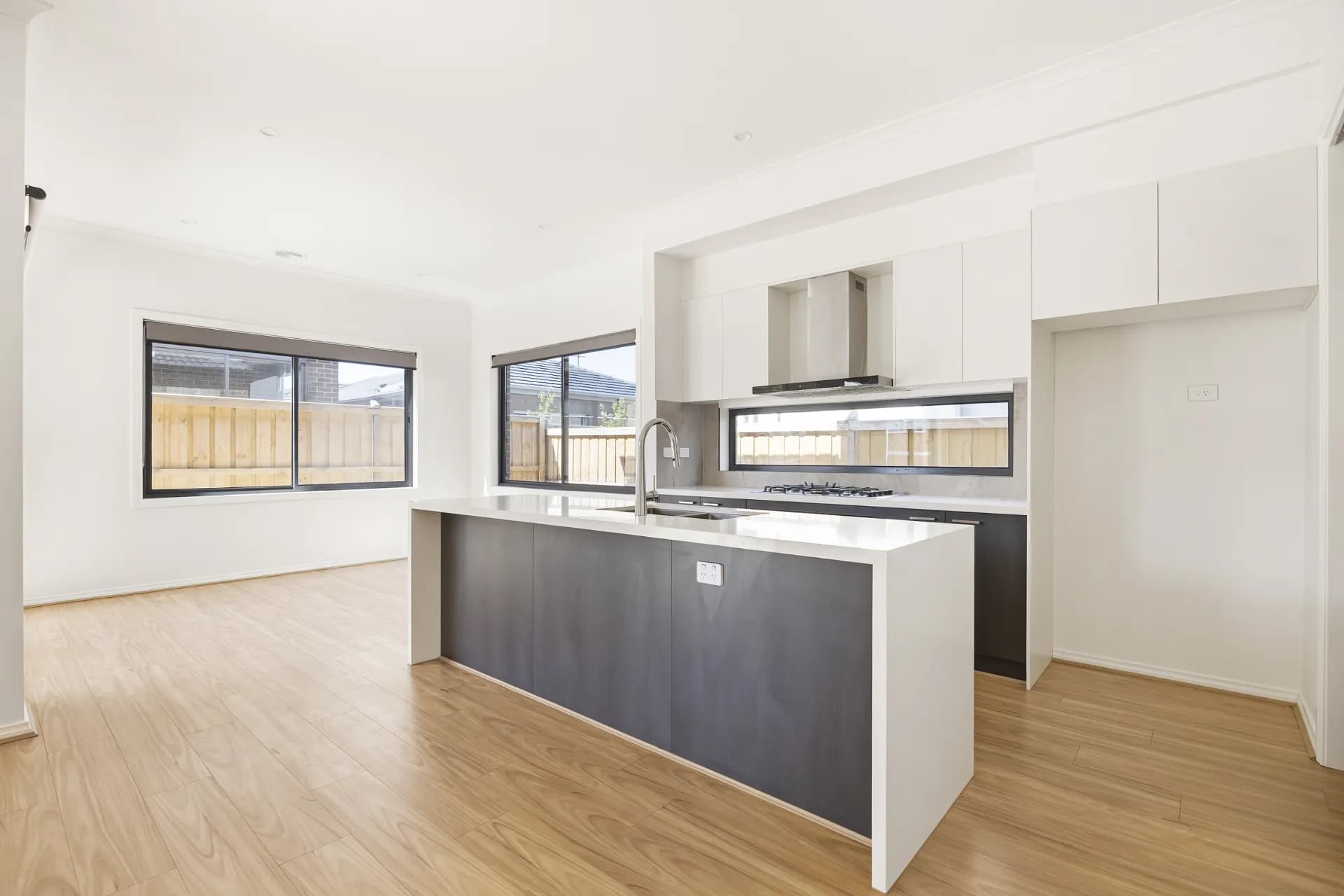 19 Wildlife Circuit, Fraser Rise - Thumbnail 2