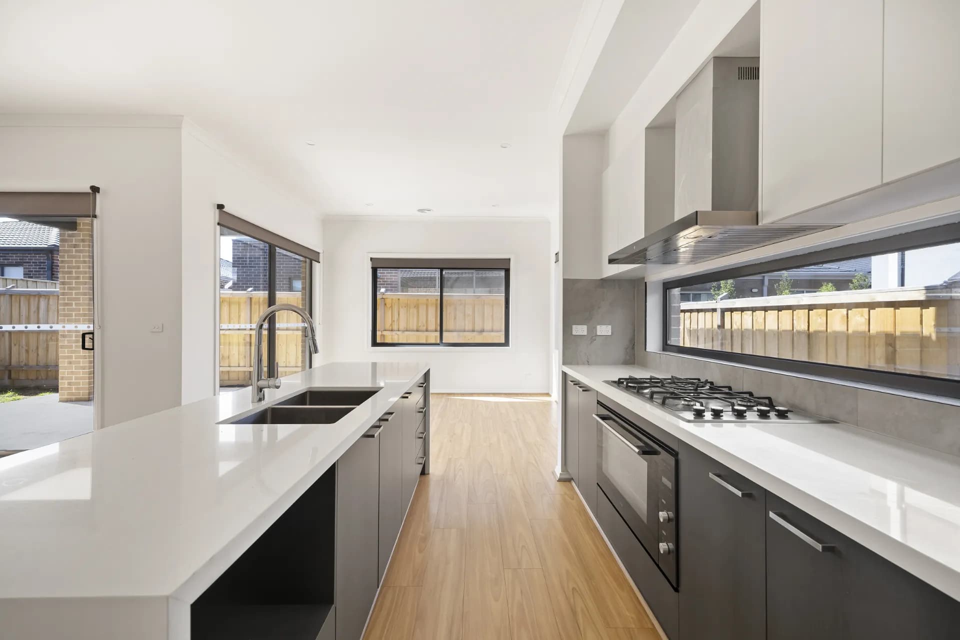 19 Wildlife Circuit, Fraser Rise - Thumbnail 3