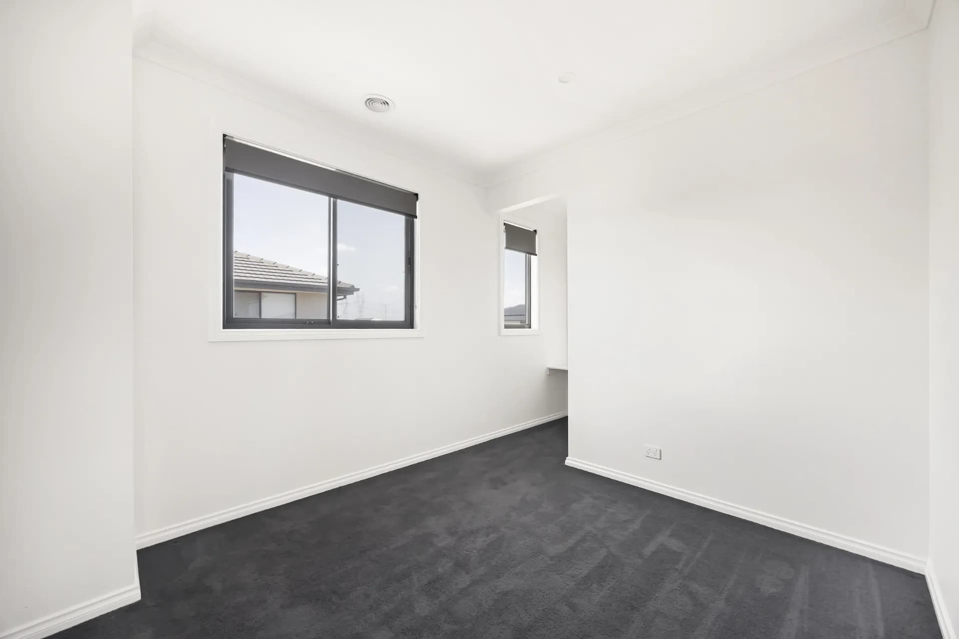 19 Wildlife Circuit, Fraser Rise - Thumbnail 6