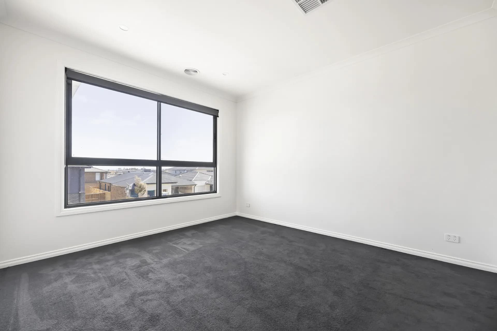 19 Wildlife Circuit, Fraser Rise - Thumbnail 8