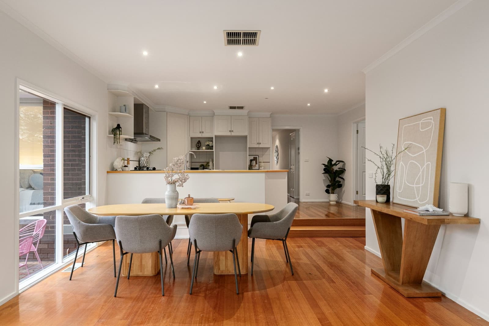 39 Jeanette Street,Bayswater, Bayswater - Thumbnail 3