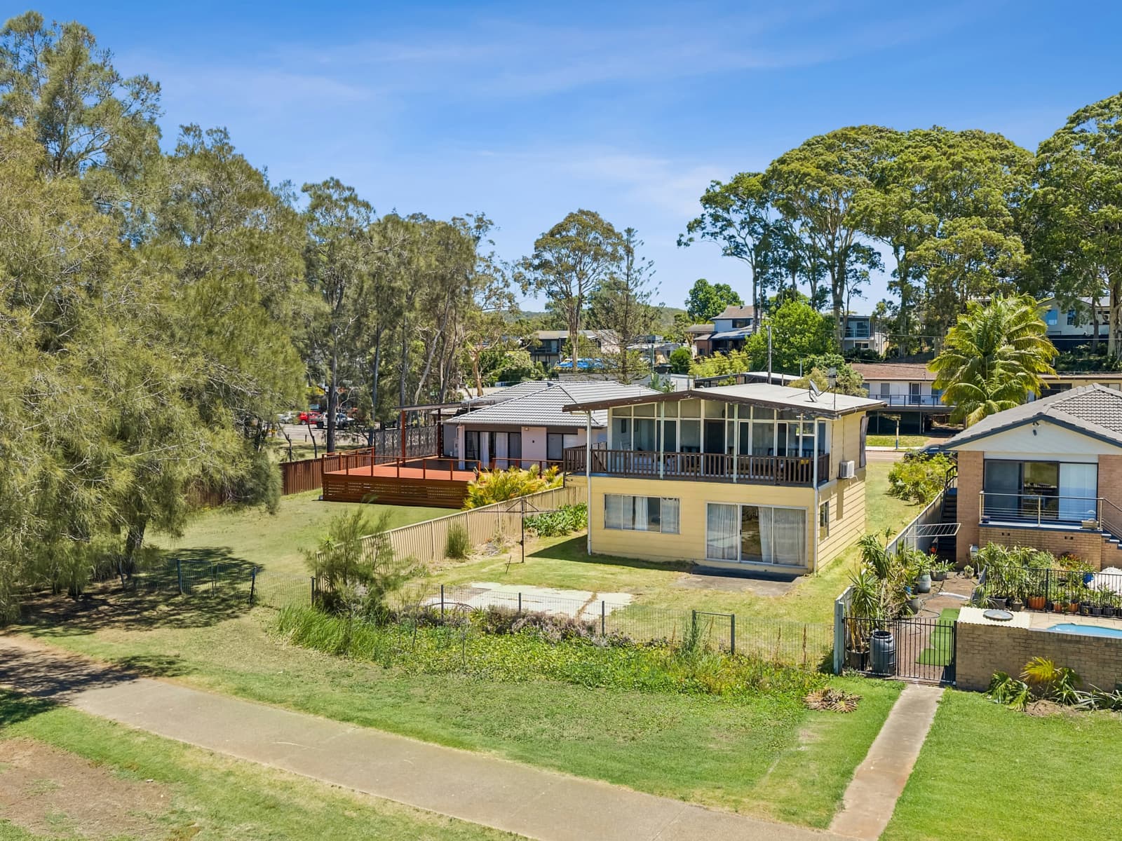 275 Lakedge Avenue,Berkeley Vale, Berkeley Vale - Thumbnail 2