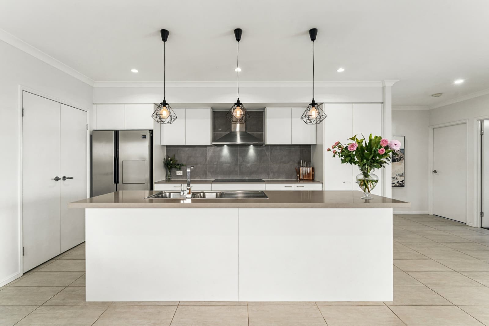 18 Oxenham Circuit,Augustine Heights, Augustine Heights - Thumbnail 3