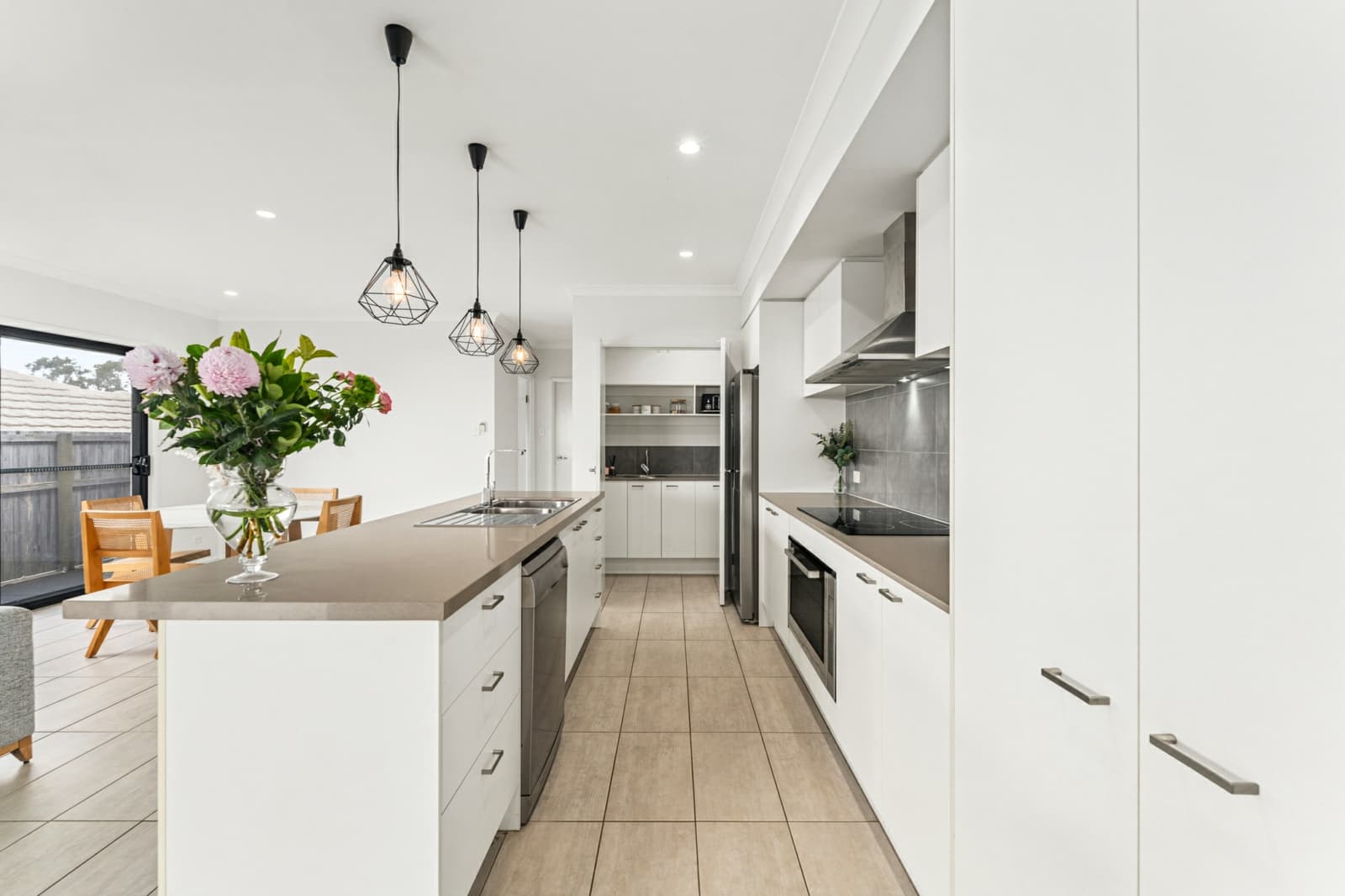18 Oxenham Circuit,Augustine Heights, Augustine Heights - Thumbnail 4