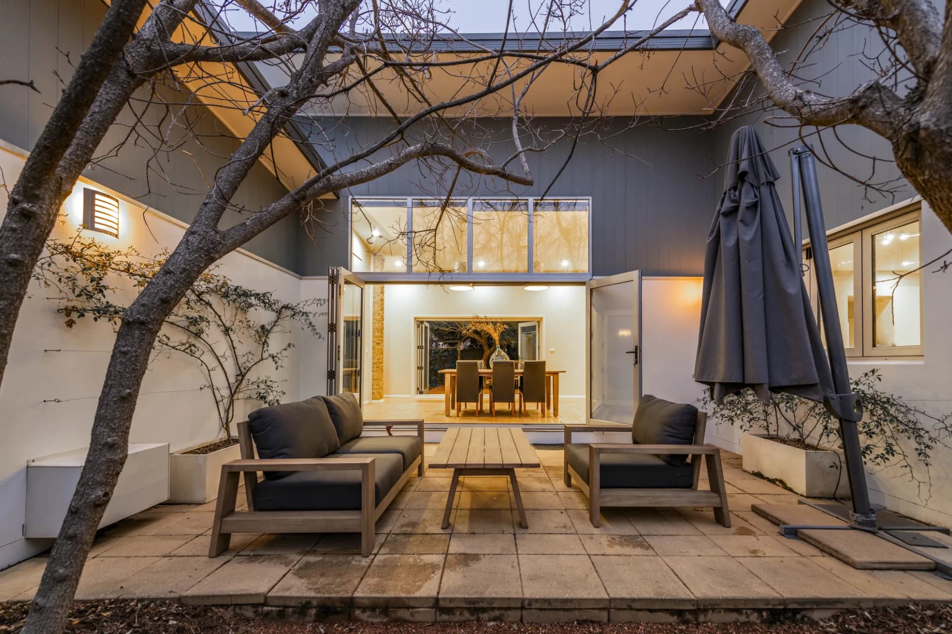 31 Novar Street, Yarralumla - Thumbnail 2