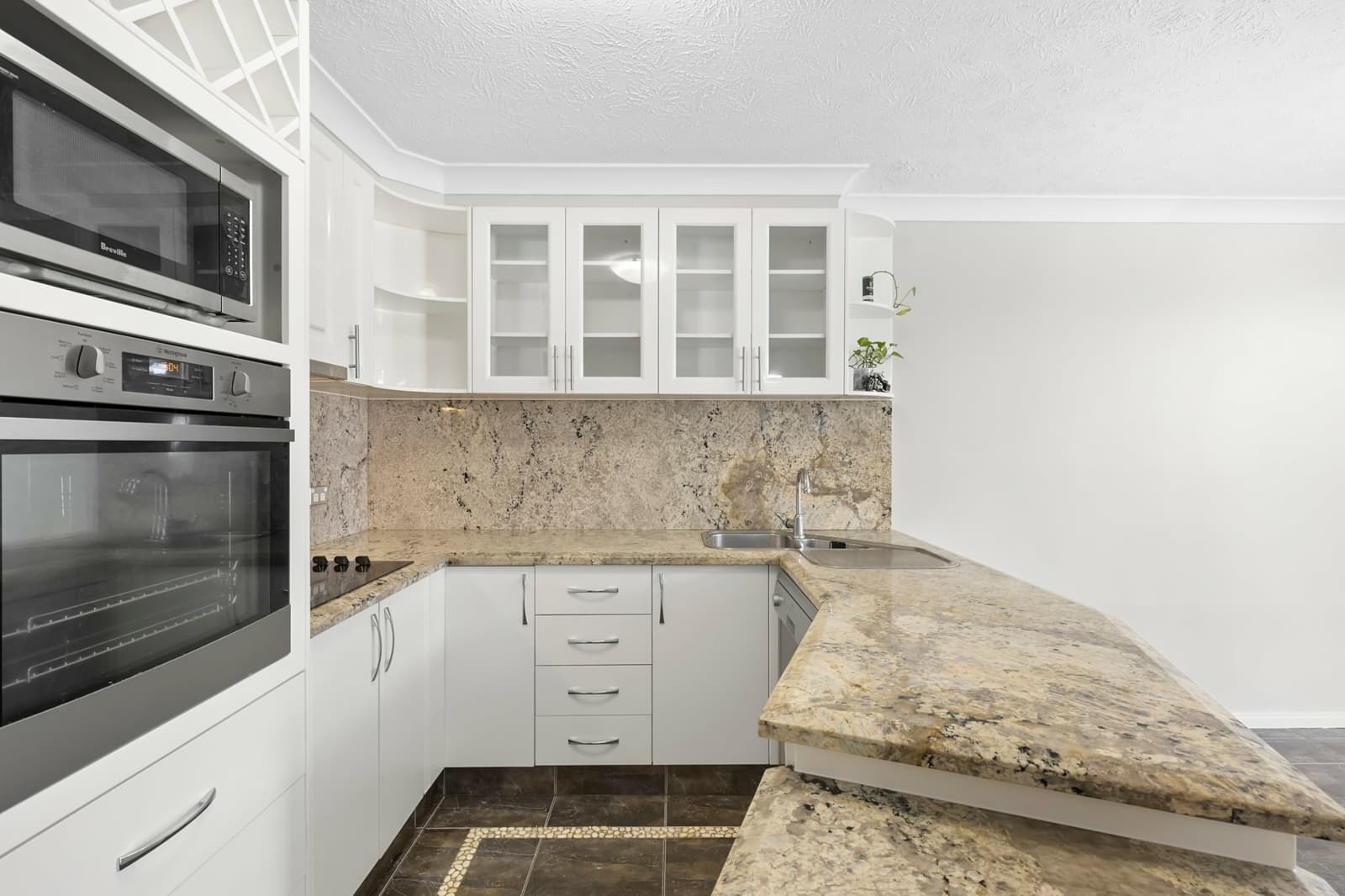 9/51 Bauer Street,Southport, Southport - Image 1
