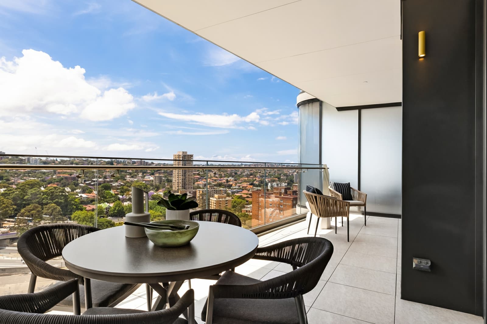 61 Lavender Street, Milsons Point - Thumbnail 2