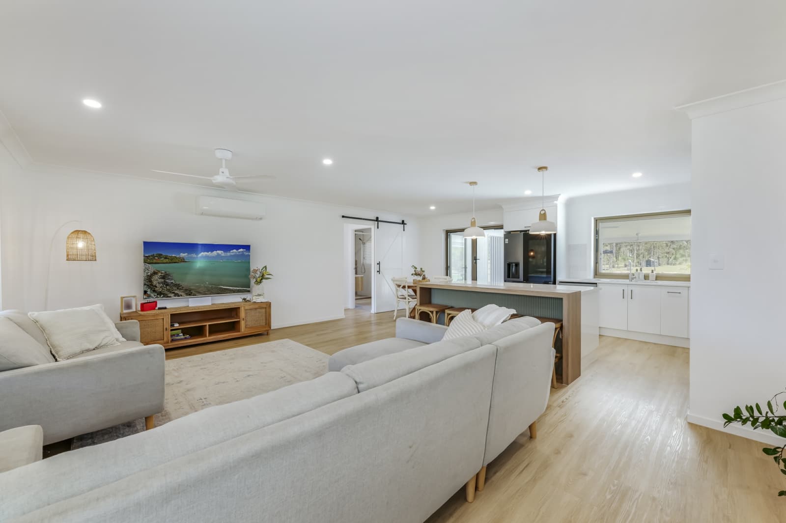 12 Davis Road,Sharon, Sharon - Thumbnail 4