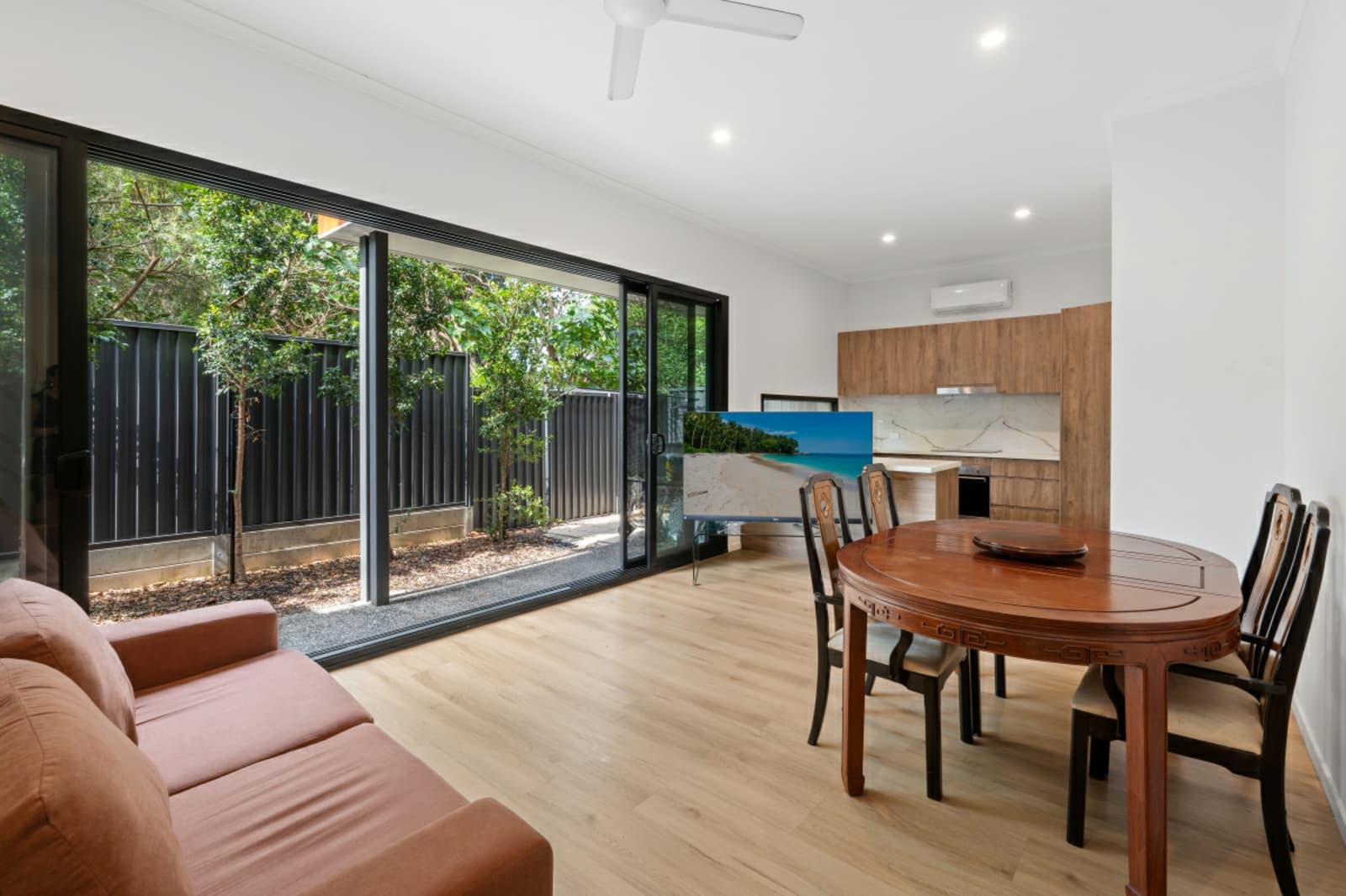 95 Johnston Street,Southport, Southport - Thumbnail 2
