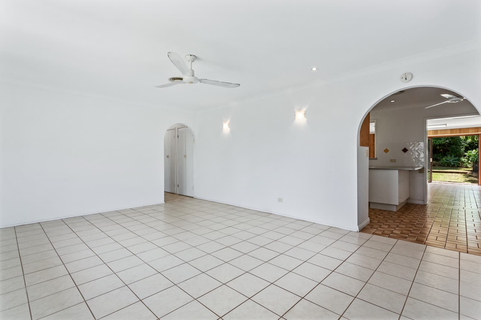 70 Collins Crescent,Benowa, Benowa - Thumbnail 2