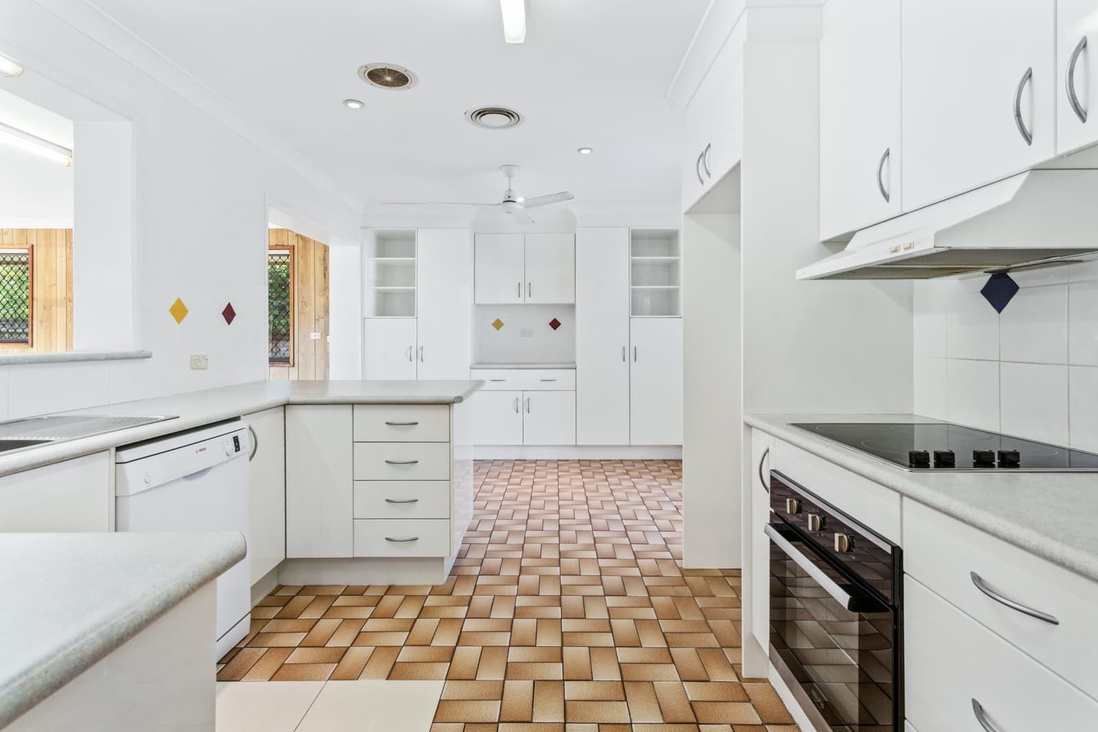 70 Collins Crescent,Benowa, Benowa - Thumbnail 3