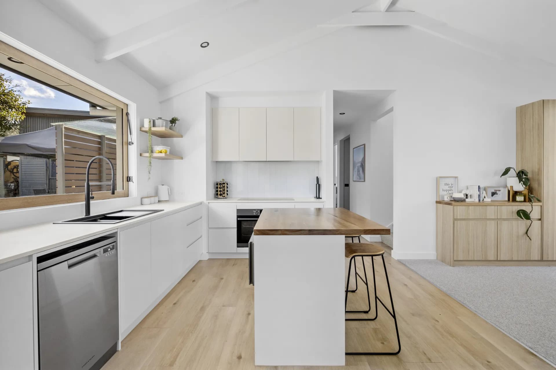 32 Woodvale Grove, Rosebud - Thumbnail 2