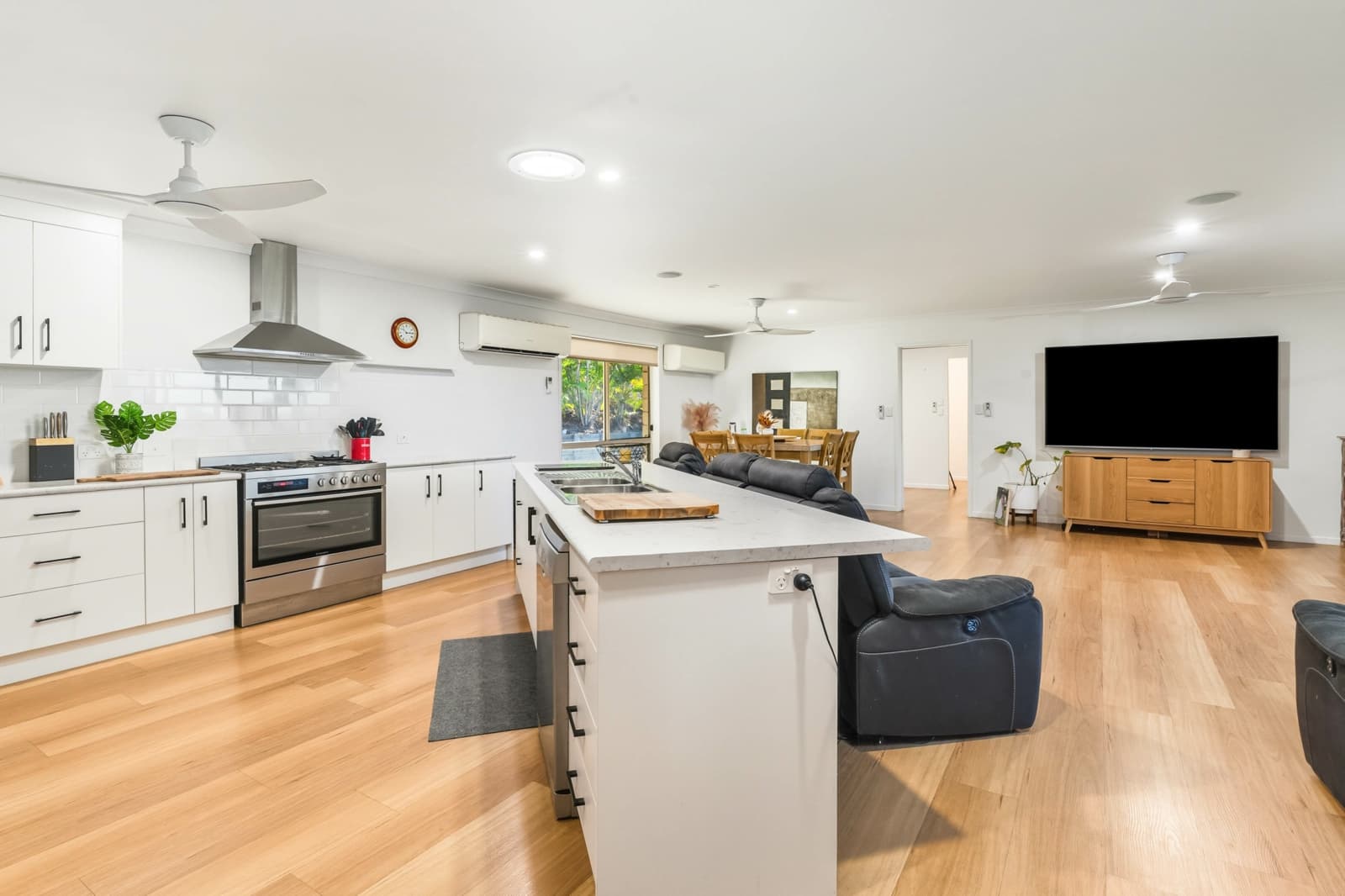30 Mark Acton Close,Rockyview, Rockyview - Thumbnail 7