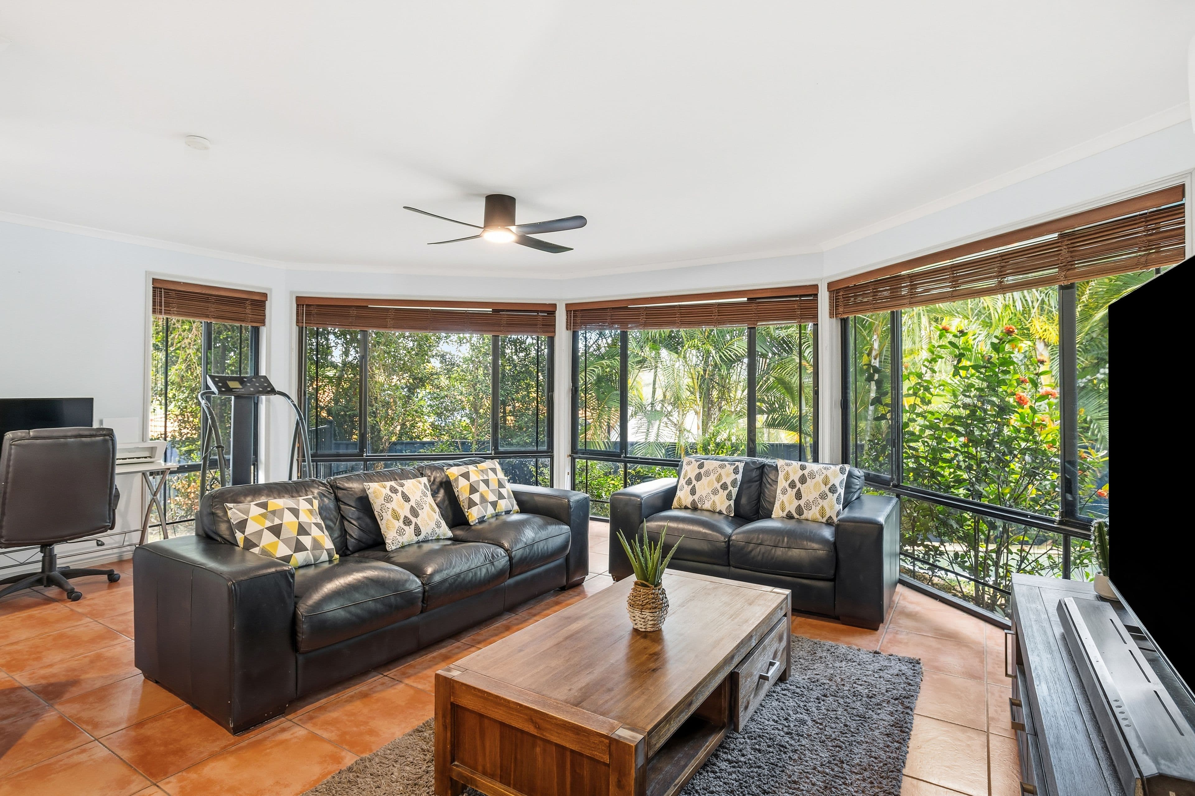 20 Kosrae Street, Pacific Pines QLD 4211, Pacific Pines - Thumbnail 6