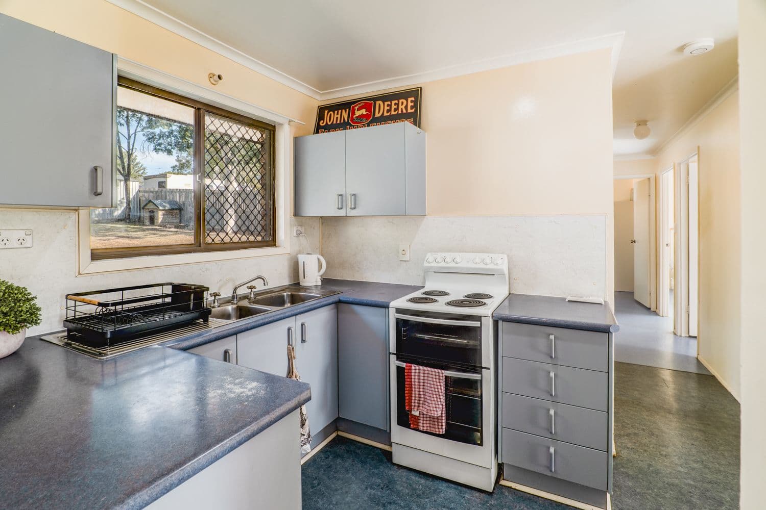 42 Dingyarra Street, Toogoolawah QLD 4313, Toogoolawah - Thumbnail 2