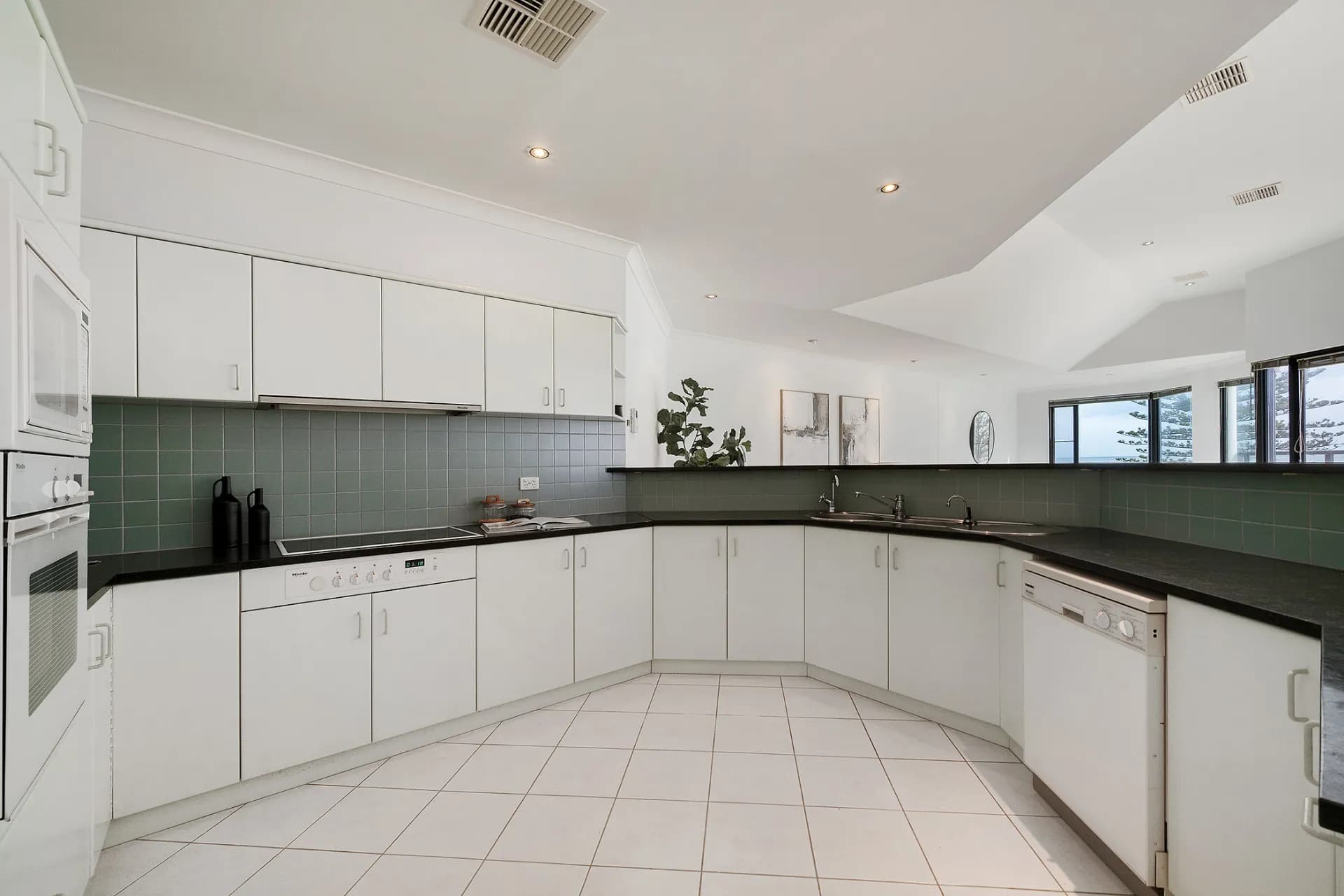 11-12 North Esplanade, Glenelg North - Thumbnail 6