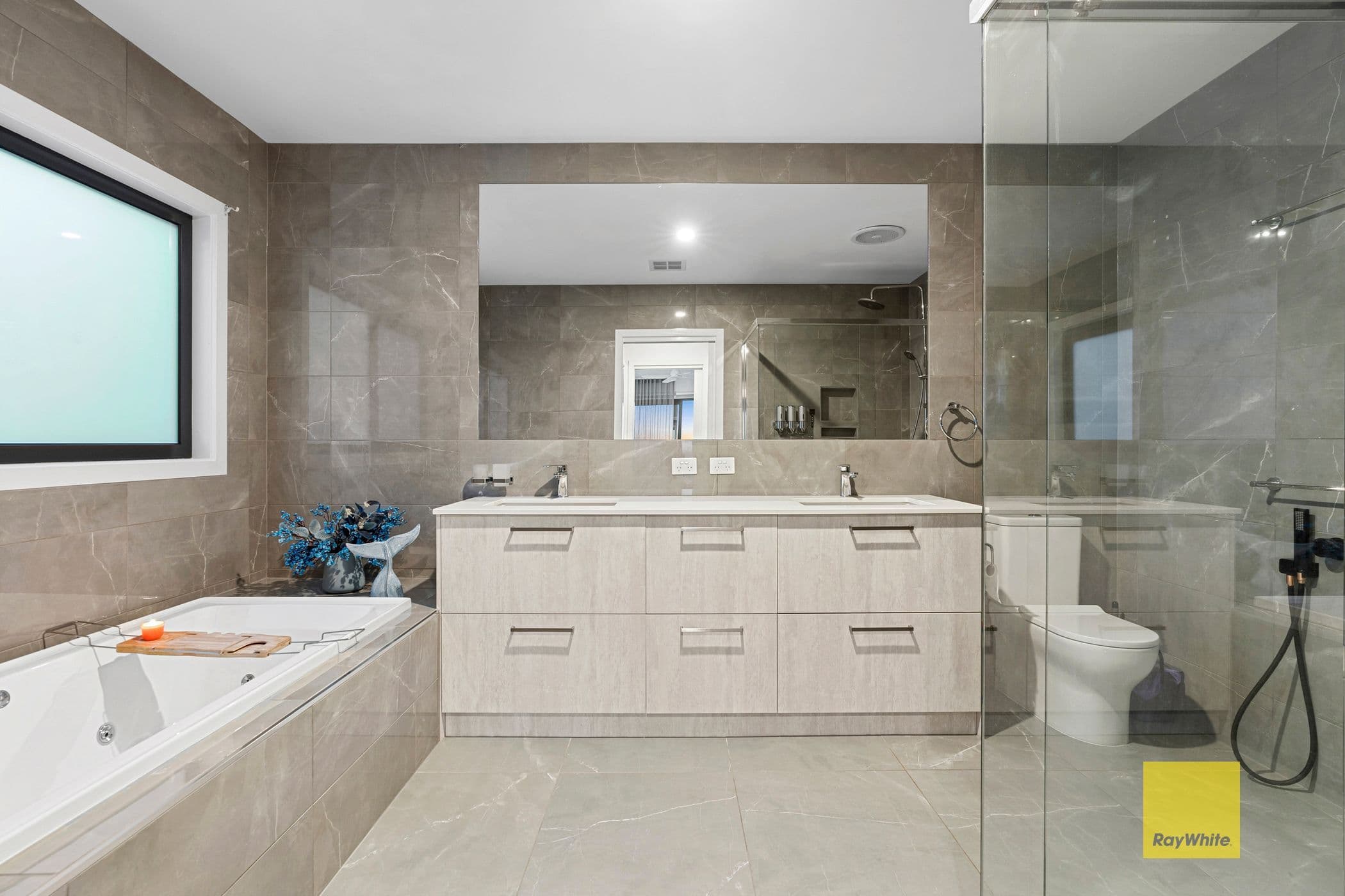 24 Foymount Crescent, Highton VIC 3216, Highton - Thumbnail 8