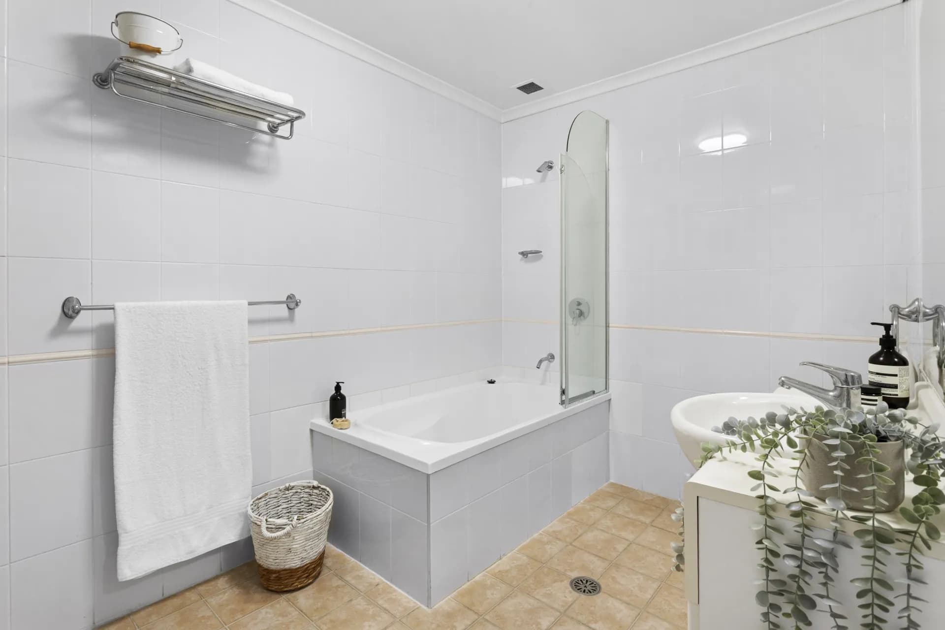 403/107 Canberra  Avenue, Griffith., Griffith - Thumbnail 6