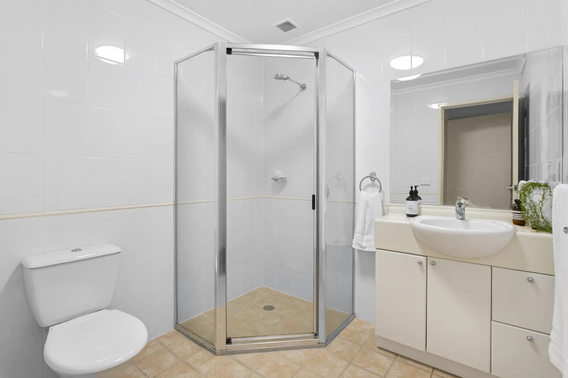 403/107 Canberra  Avenue, Griffith., Griffith - Thumbnail 8